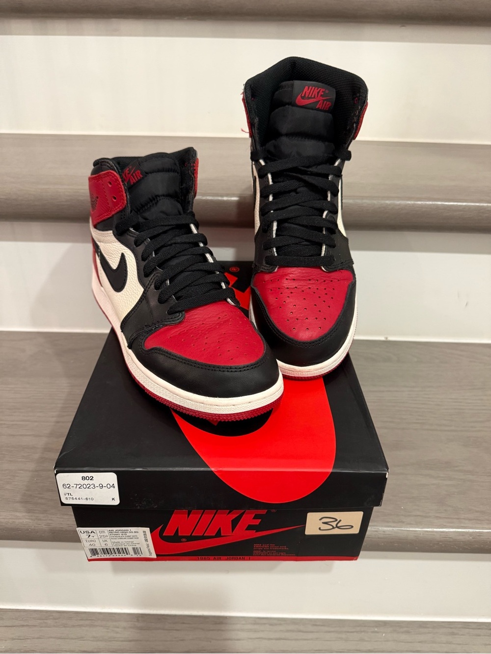 NIKE Air Jordan Retro 1 High OG Black/Red/White GS Size 7 Sneaker BRED